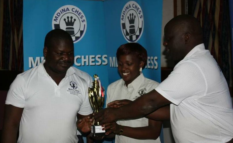 IM Chitumbo Mwali (left) receives his trophy.