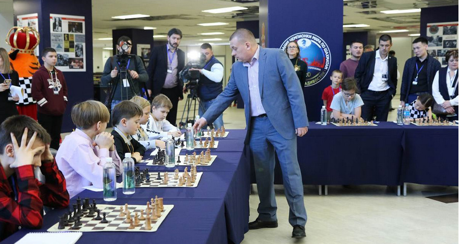 A simultaneous match was one of the side events of the Women's World Chess Championship.