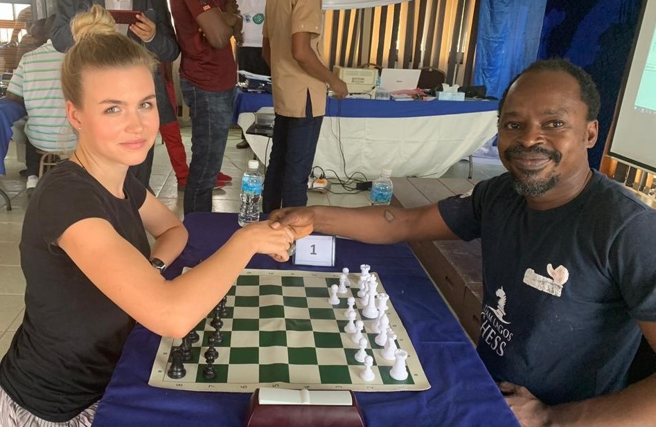 Ms Nadezda Marochkina from Russia but playing for Senegal shakes hands with tournament winner Ajibola Olanrewaju during their encounter in the Rapid Section which ended in a draw. Photo credit Ms Nadezda Marochkina.