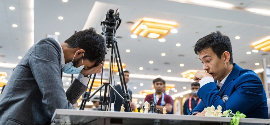 Moment that will go down in history. GM Dommaraju Gukesh holds his head in agony when he realises that Nf3 was a blunder while GM Nodirbek Abdusattorov is shocked!